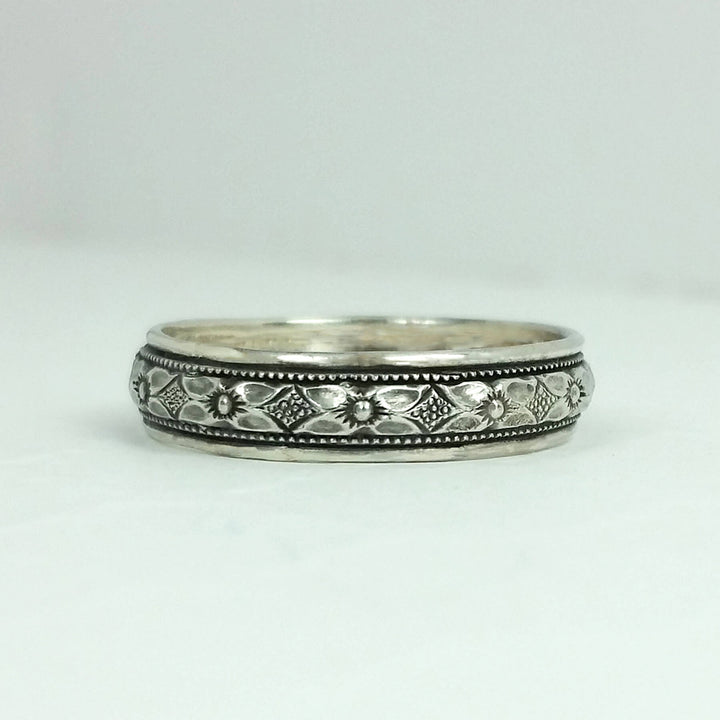 Women's Edwardian style floral wedding band in sterling silver
