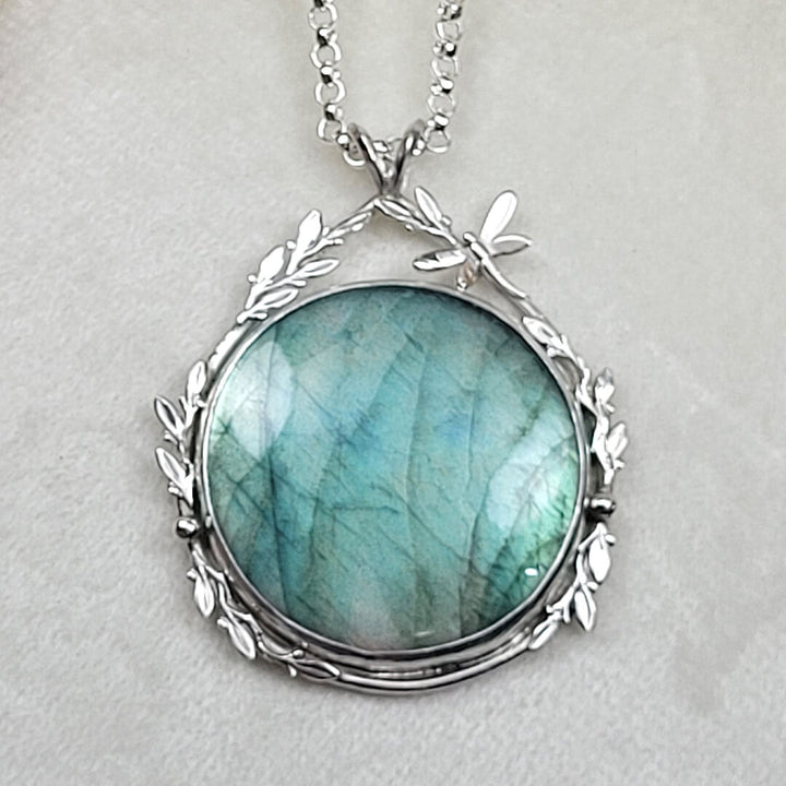 Nature-inspired green labradorite pendant necklace in sterling silver