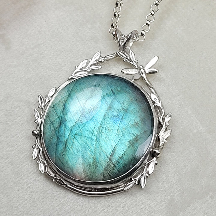 Nature-inspired green labradorite pendant necklace in sterling silver