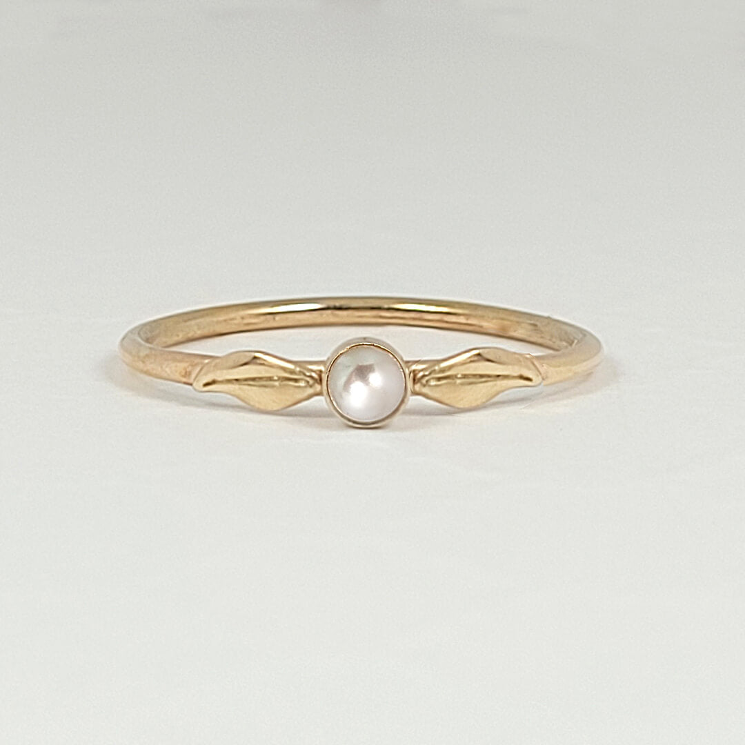 14kt gold pearl leaf ring 
