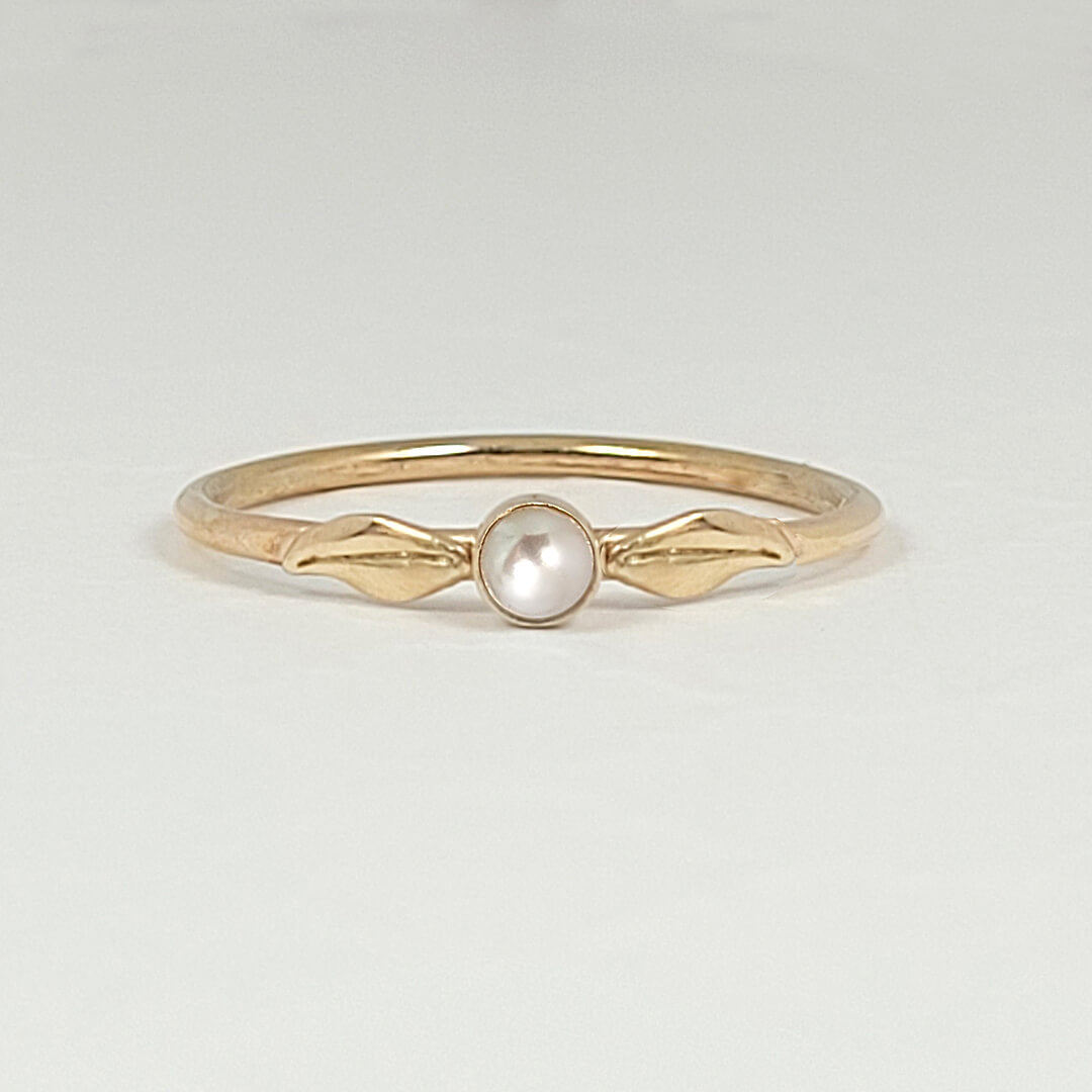 14kt gold pearl leaf ring