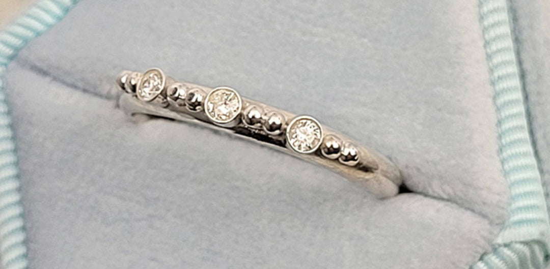 Diamond Wedding Band in Sterling Silver - The 4 C's of Diamonds Guide