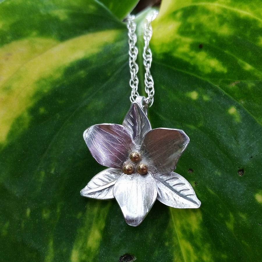 trillium flower necklace
