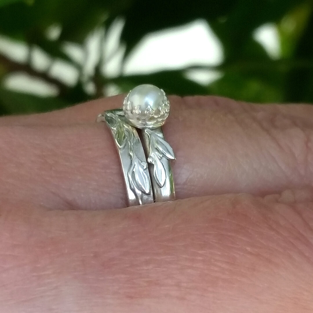 nature inspired bridal ring set with pearl