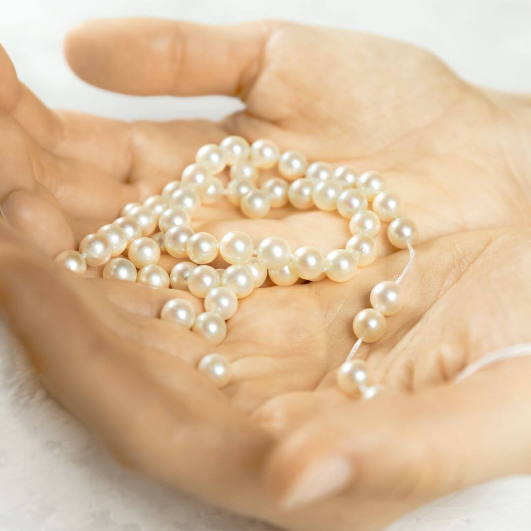 pearl strand in hand