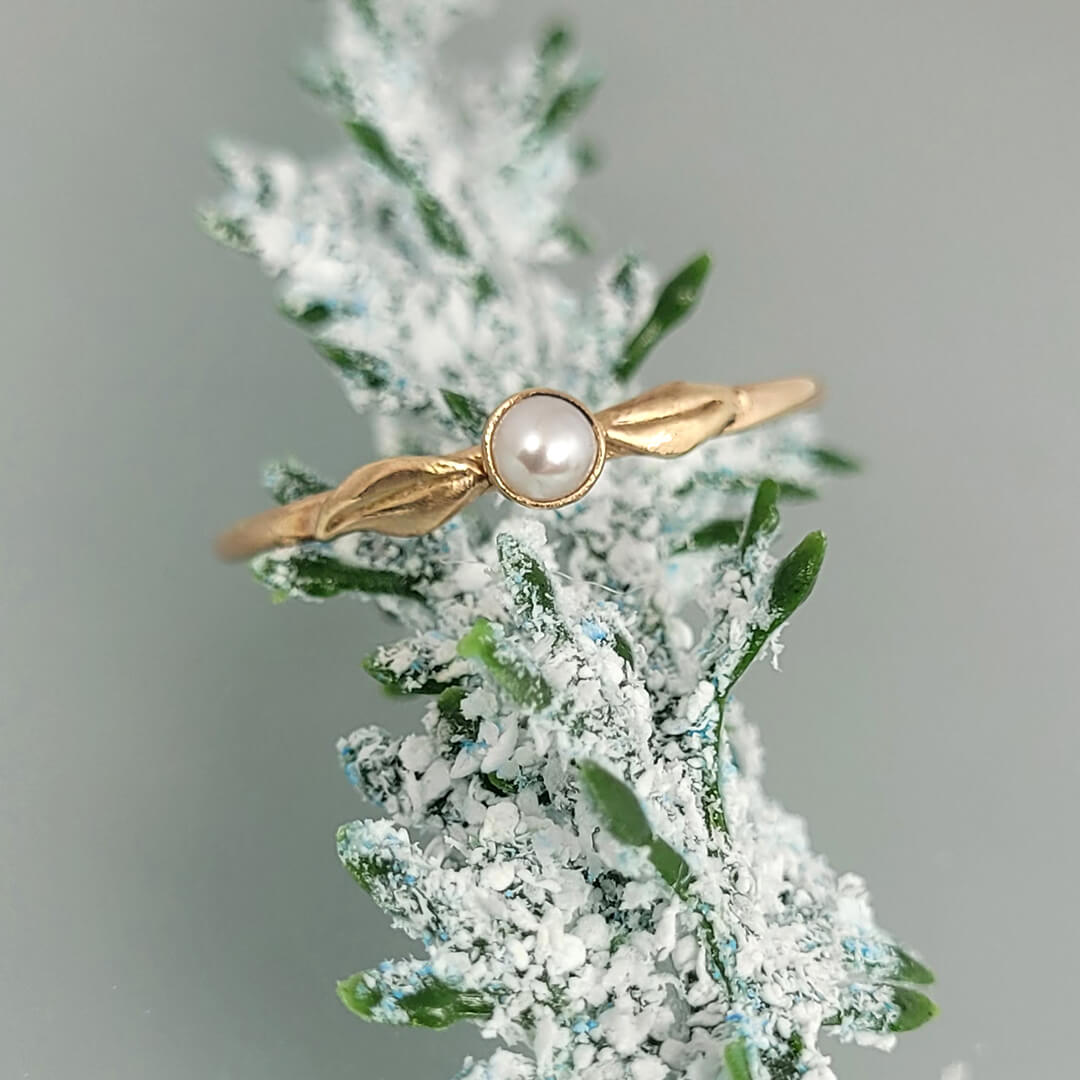 14kt Gold Pearl Ring with Leaves