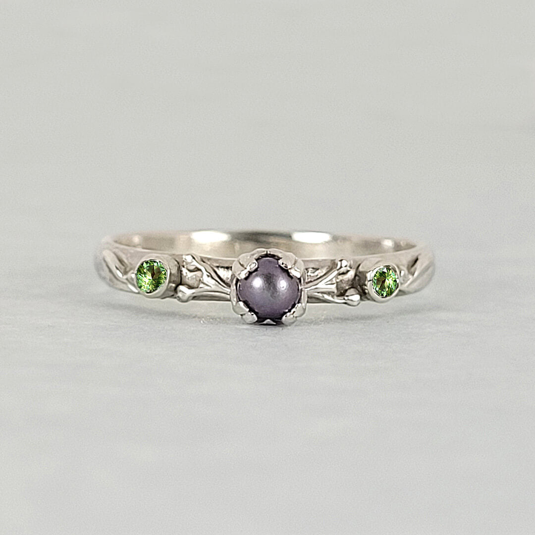 Poison Berry Gray Pearl Ring with Peridot in Sterling Silver
