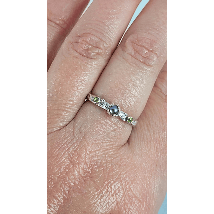 Poison Berry Gray Pearl Ring with Peridot in Sterling Silver