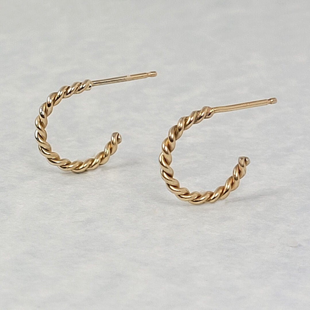 Small Twisted Hoop Earrings in 14kt Gold