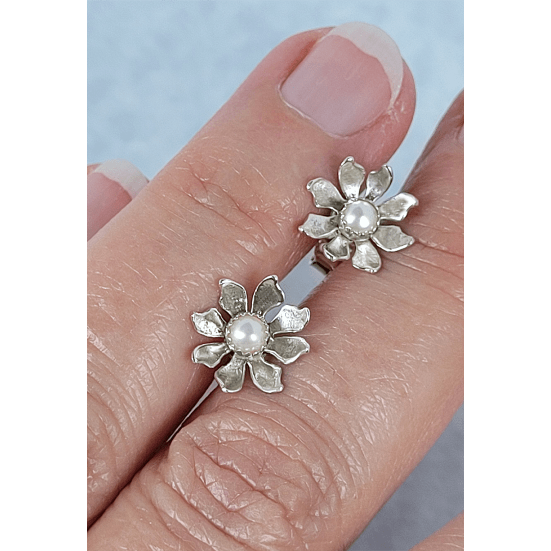 Wildflower stud earrings in sterling Silver set with Freshwater Pearls