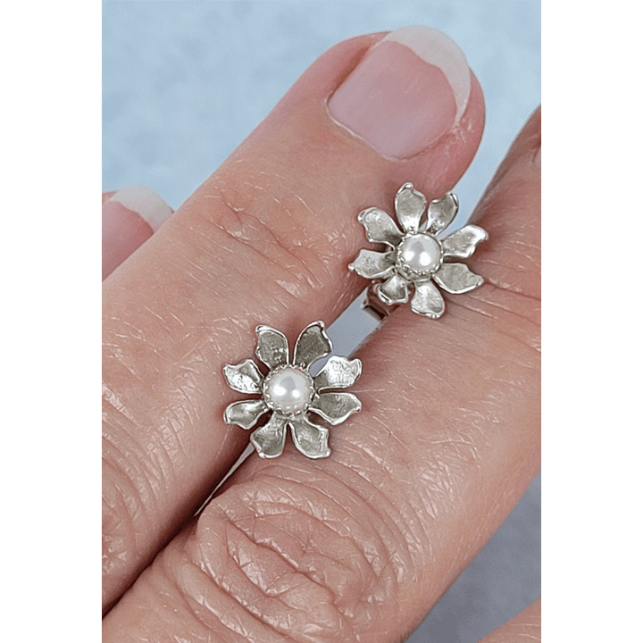Wildflower stud earrings in sterling Silver set with Freshwater Pearls