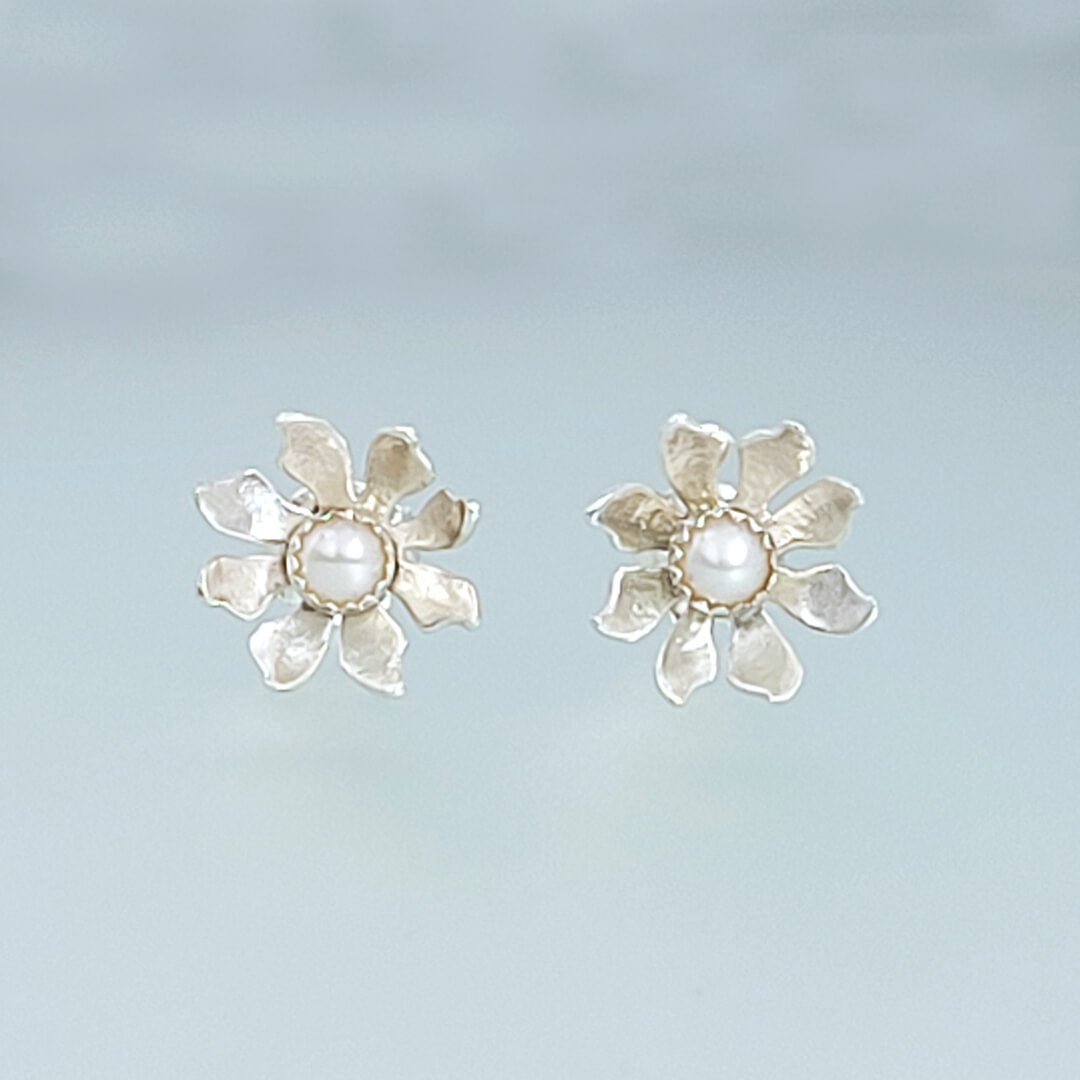 Wild flower earrings in sterling Silver set with Freshwater Pearls - Wedding Stud Earrings