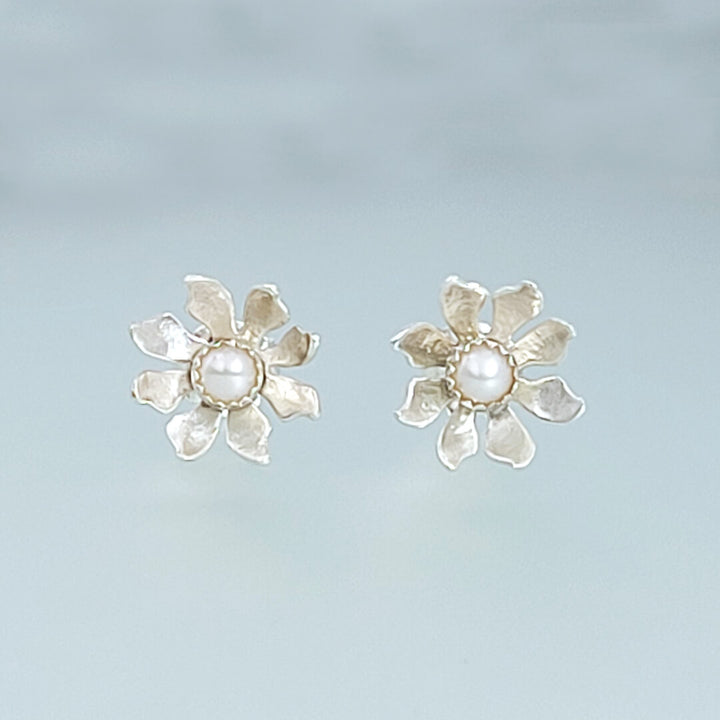 Wild flower earrings in sterling Silver set with Freshwater Pearls - Wedding Stud Earrings