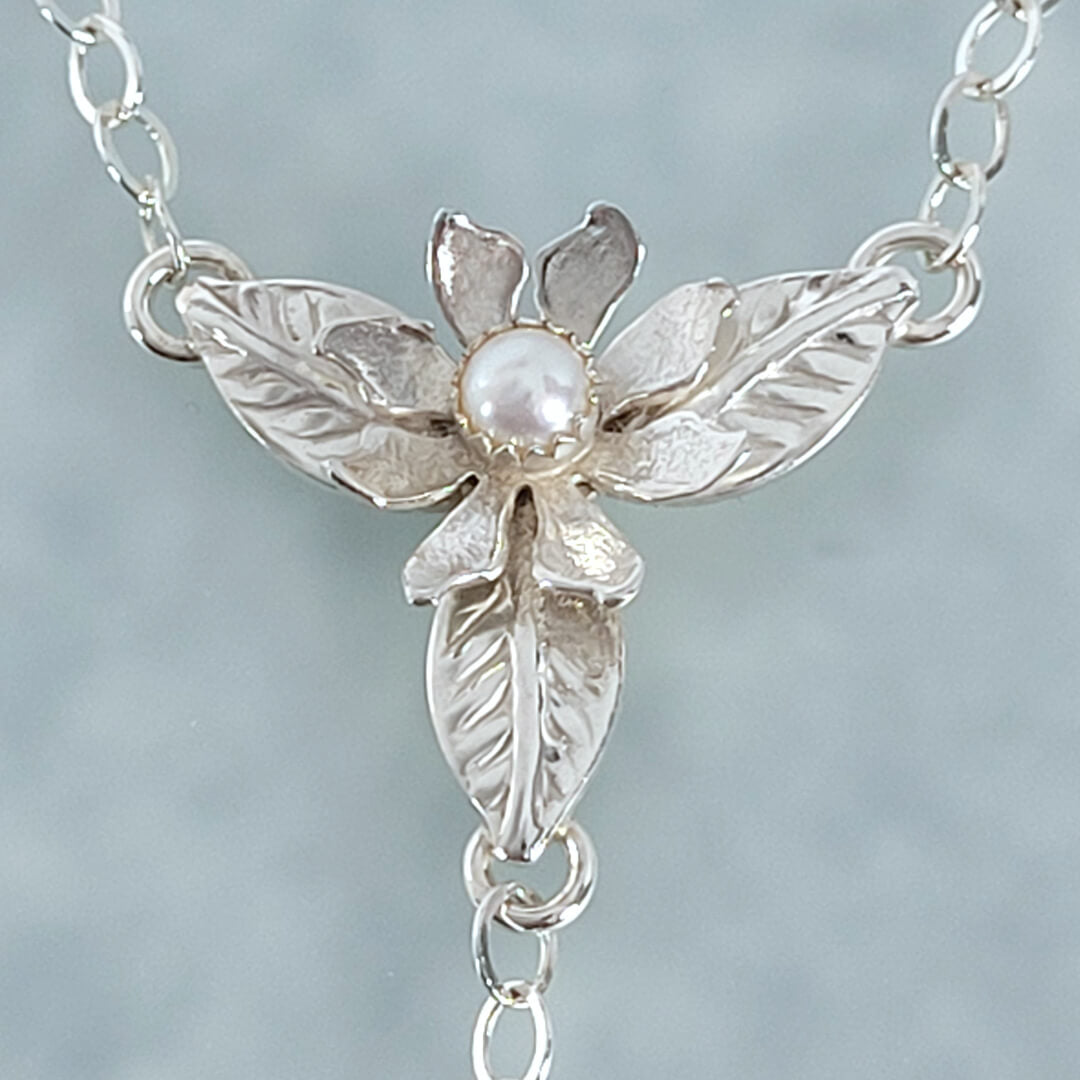 White Wildflower Lariat Necklace in Sterling Silver with Freshwater Pearls