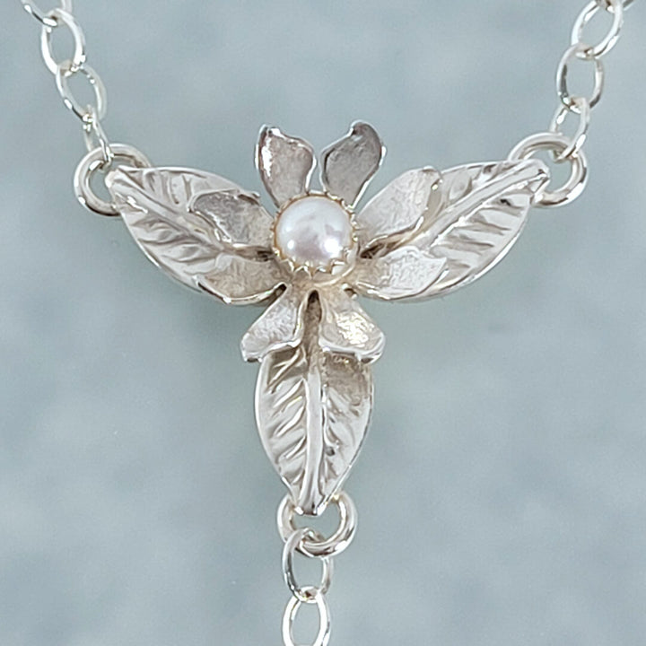White Wildflower Lariat Necklace in Sterling Silver with Freshwater Pearls