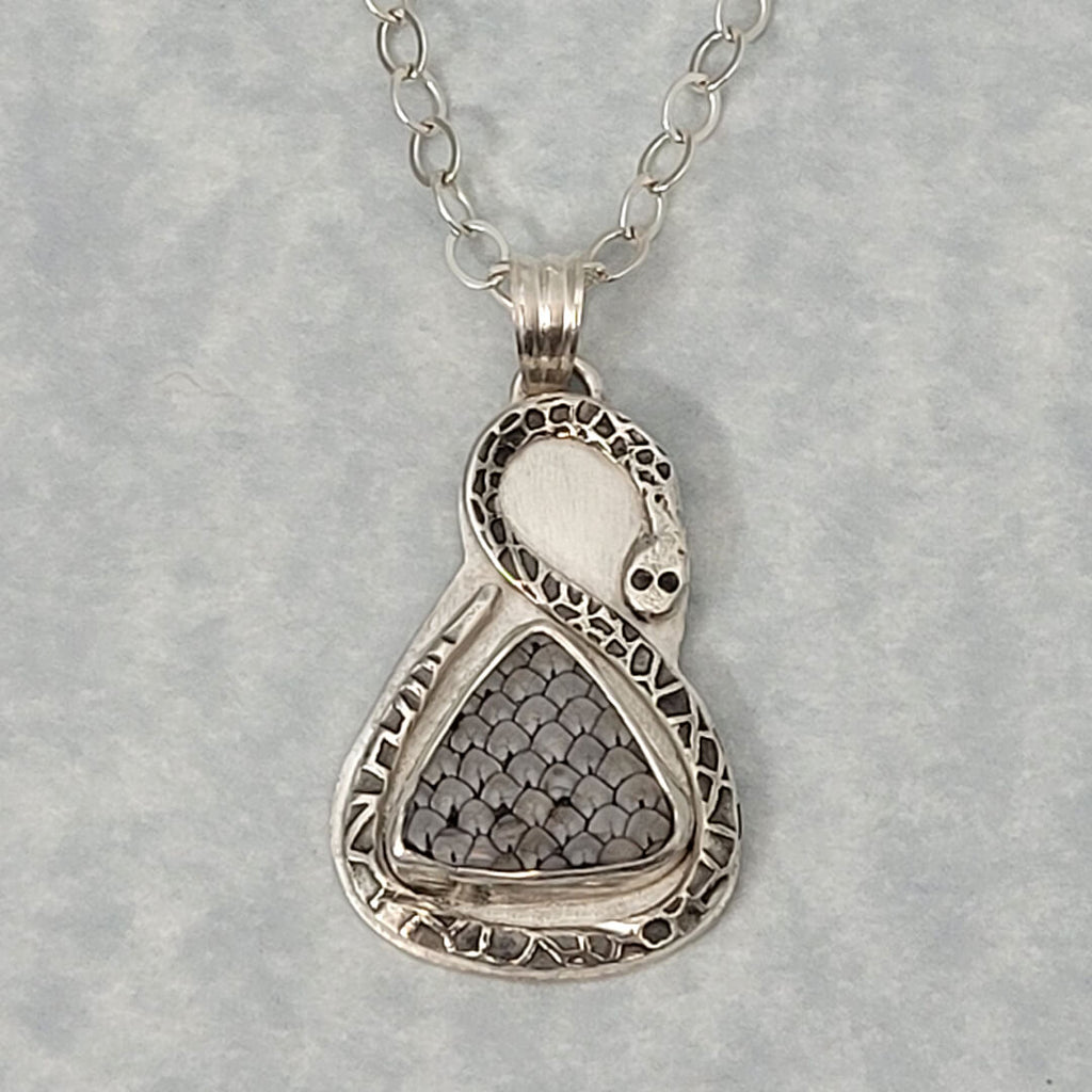 wrasse-stone-snake-necklace-