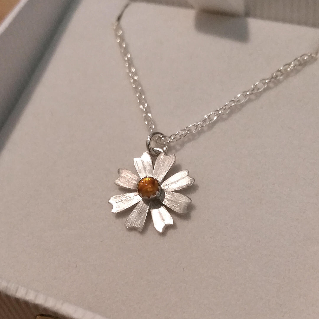 Dainty daisy necklace with citrine 