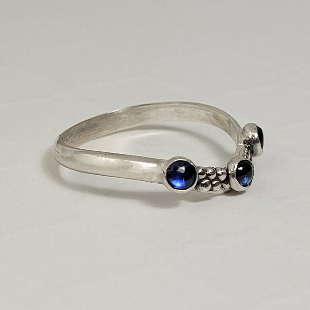 Vintage Style Curved Ring Band with Kyanite in Sterling Silver