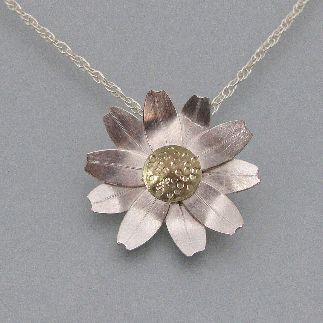 Daisy flower necklace in sterling silver and 10kt Gold