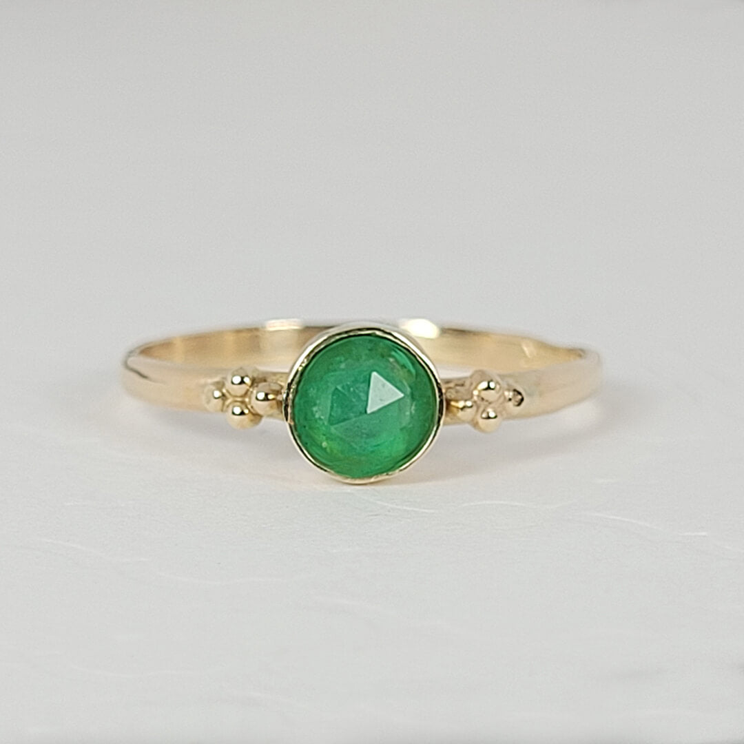 Rose-cut Emerald Engagement Ring in 14kt Yellow Gold, vintage-style