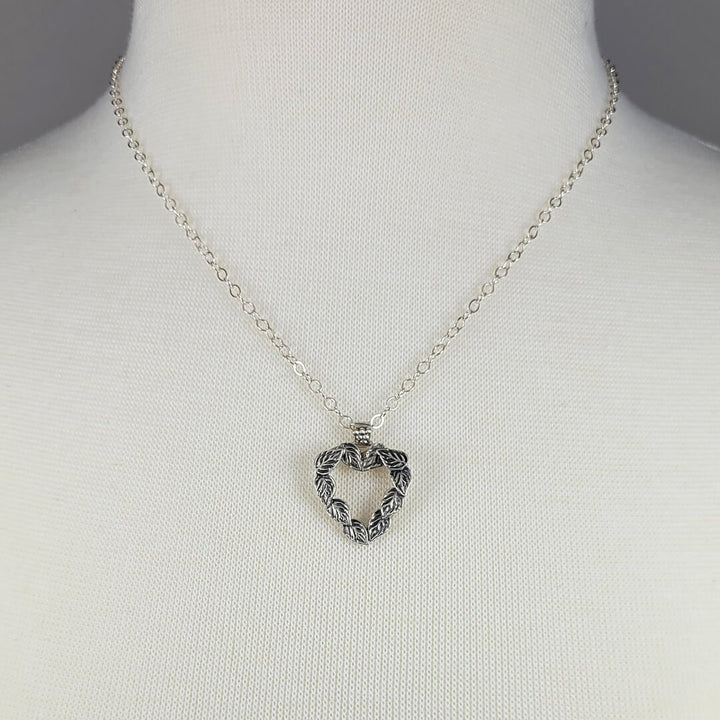 Heart-shaped necklace with leaves in sterling silver