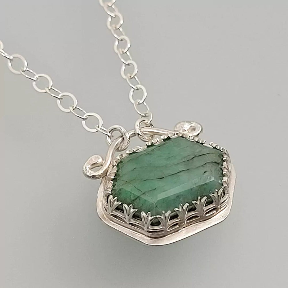 Vintage Style Hexagon-shaped Emerald Necklace in Sterling Silver