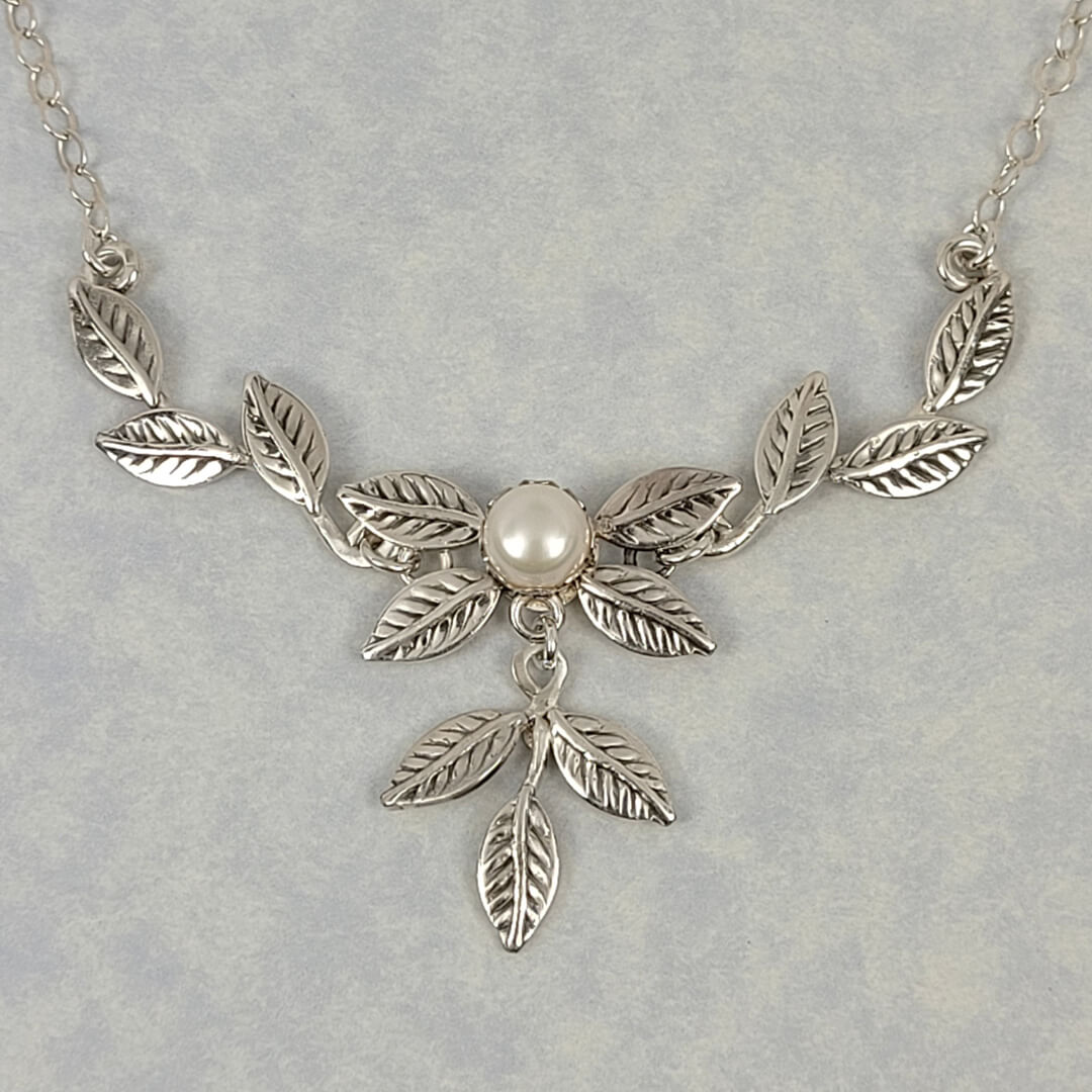 Vine and leaf necklace in sterling silver with pearl