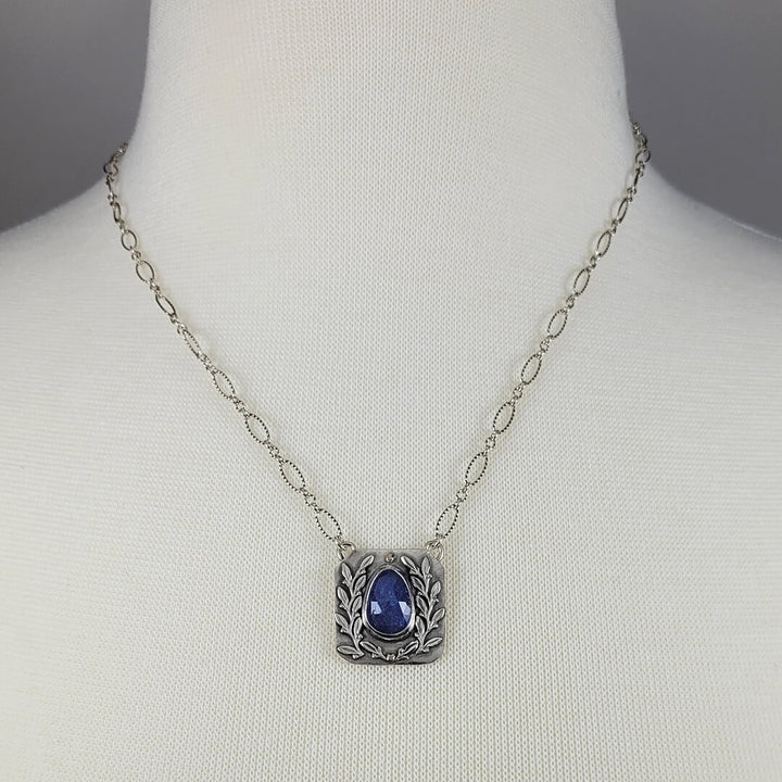 Nature-inspired Tanzanite Necklace with Leaves