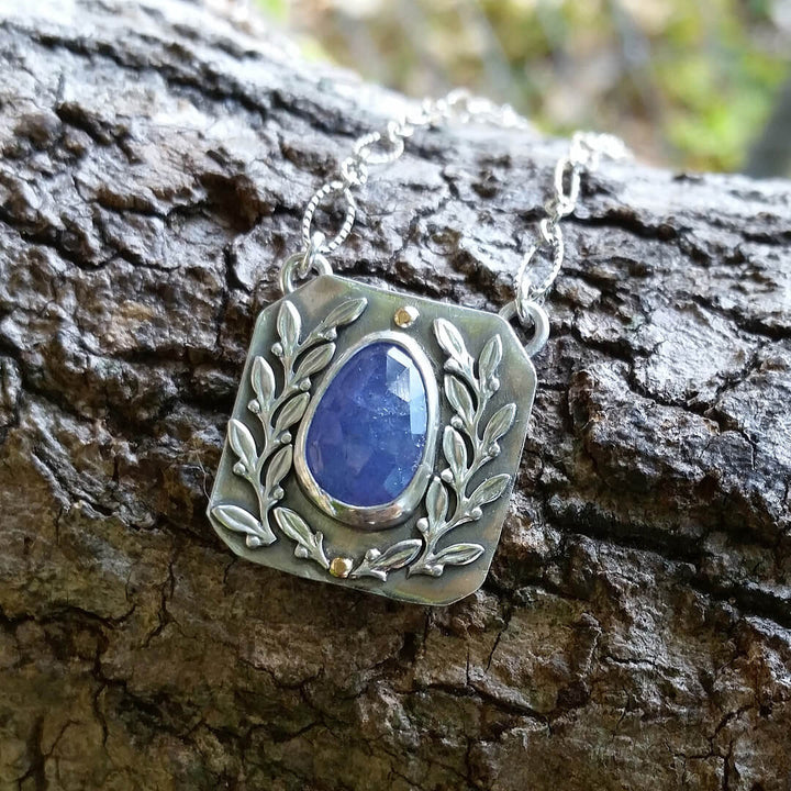 Nature-inspired Tanzanite Necklace with Leaves