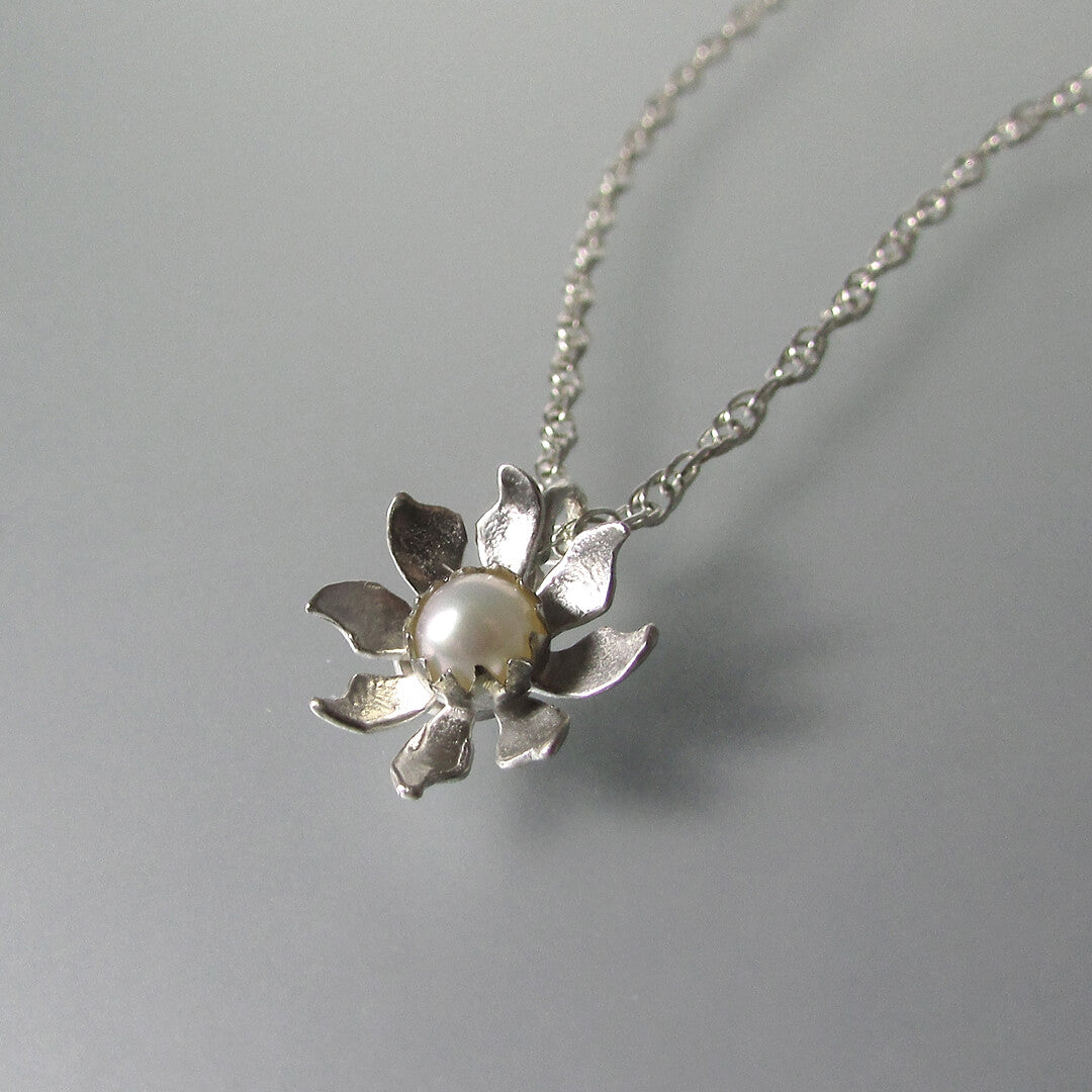 Wildflower pendant necklace with pearl in sterling silver