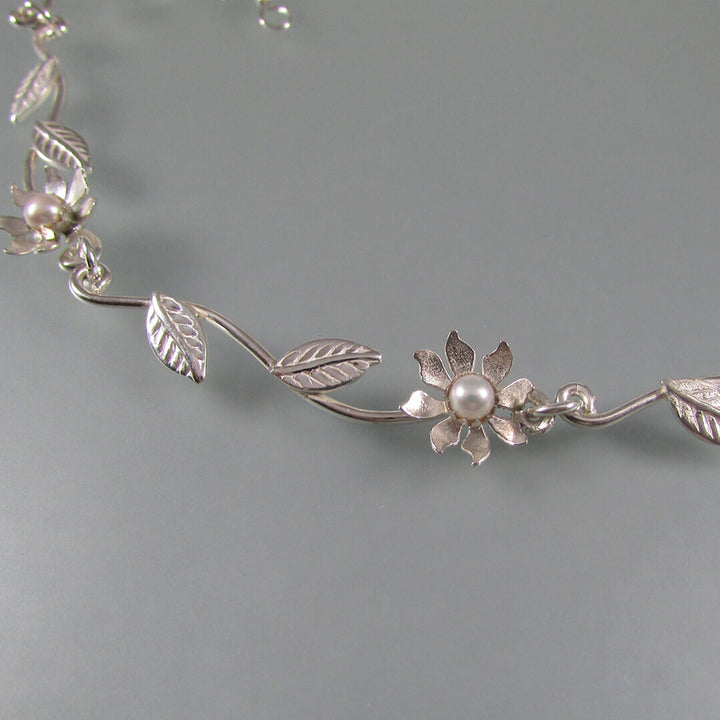 Wildflower vine necklace with pearls detail